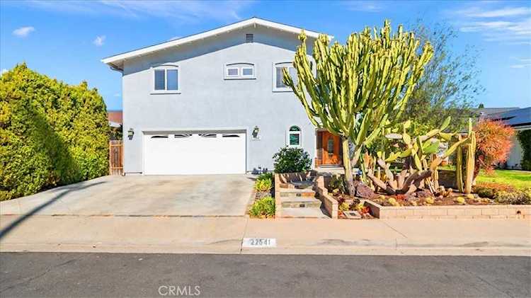 22641 Genova Laguna Hills, CA 92653