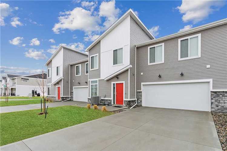 9569 Starview Dr West Des Moines, IA 50266
