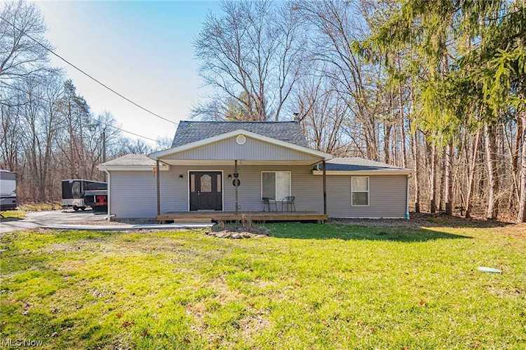 3032 Bell Wick Rd Hubbard, OH 44425