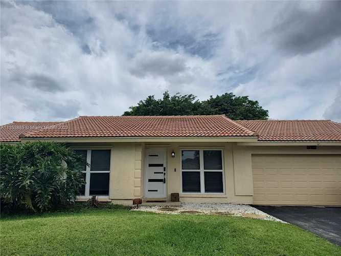 8532 Shadow Wood Blvd Coral Springs, FL 33071