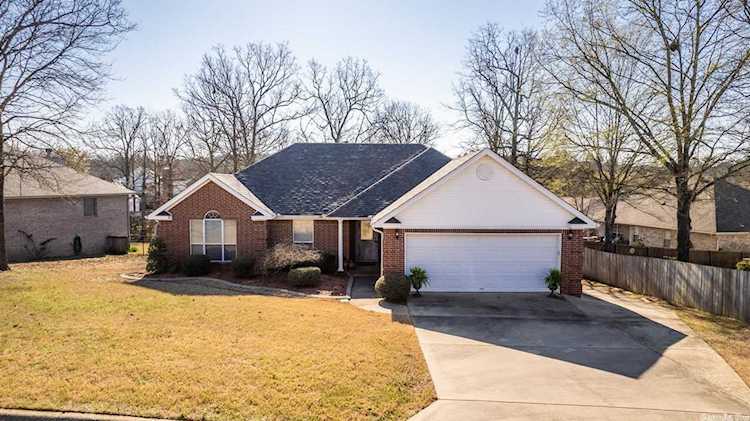 16 West Point Dr Maumelle, AR 72113