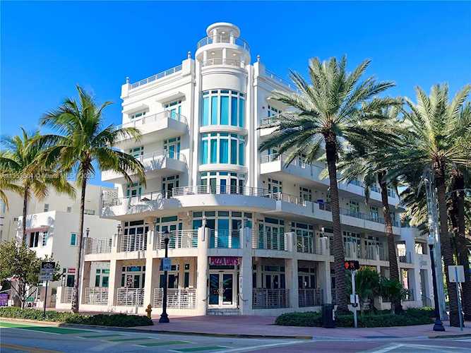 448 Ocean Dr #302 Miami Beach, FL 33139