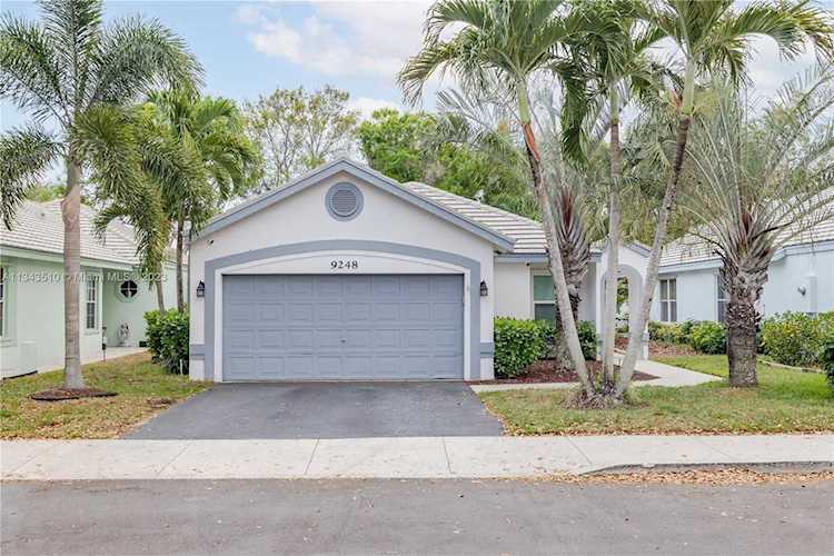 9248 Arborwood Cir Davie, FL 33328