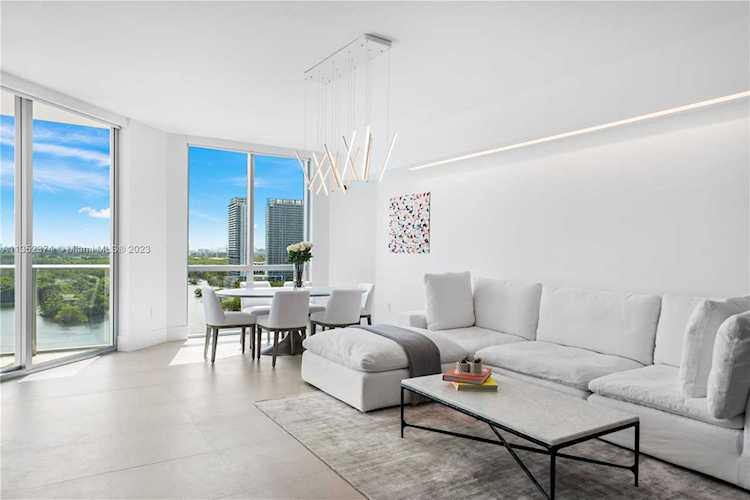 17111 Biscayne Blvd #1406 North Miami Beach, FL 33160
