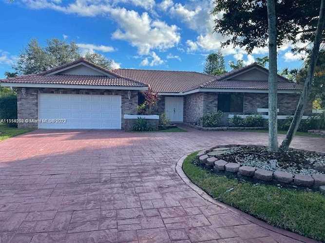 4955 NW 84th Rd Coral Springs, FL 33067