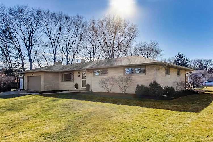 1610 Meadows Rd Geneva, IL 60134