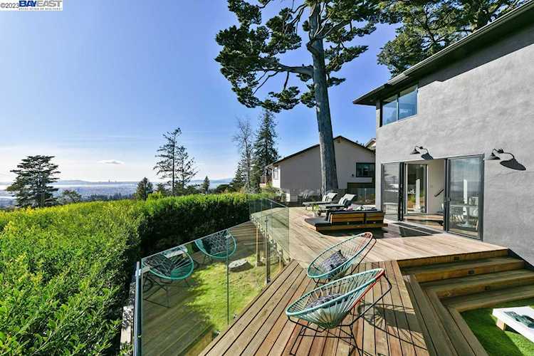 25 Rydal Court Oakland, CA 94611