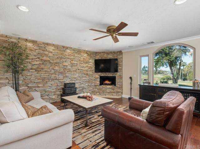 7608 Camino Abierto Carlsbad, CA 92009