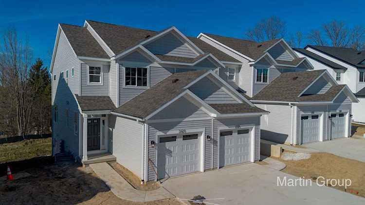 2329 Watertown Way NE Grand Rapids, MI 49505