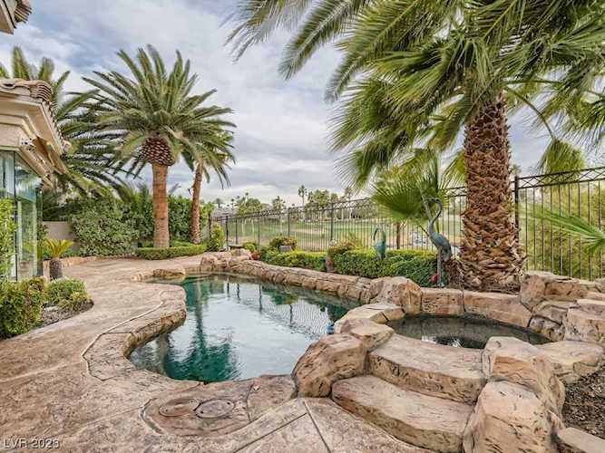271 Cliff Valley Dr Las Vegas, NV 89148