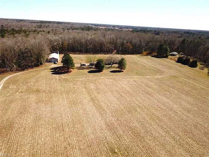 5541 Farmers Dr Barhamsville, VA 23011