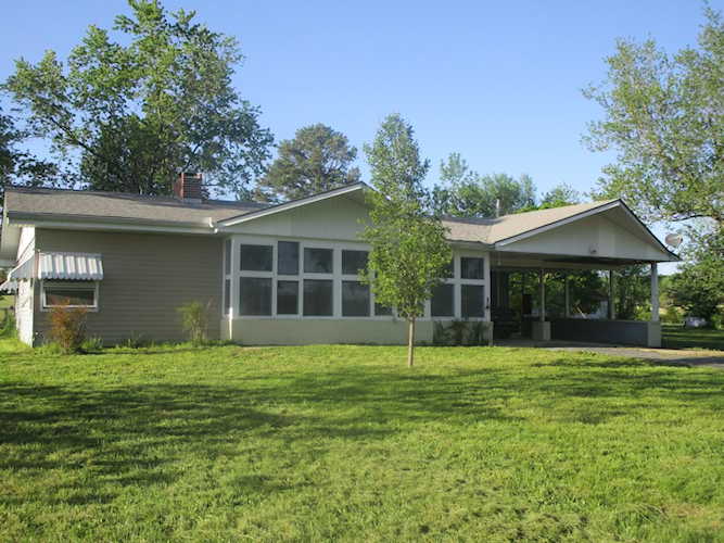 899 State Route Dd Willow Springs, MO 65793