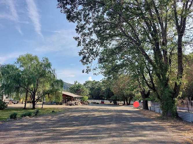 2743 N River Rd Gold Hill, OR 97525