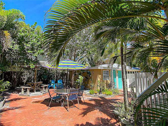 102 7th St S #1-3 Bradenton Beach, FL 34217