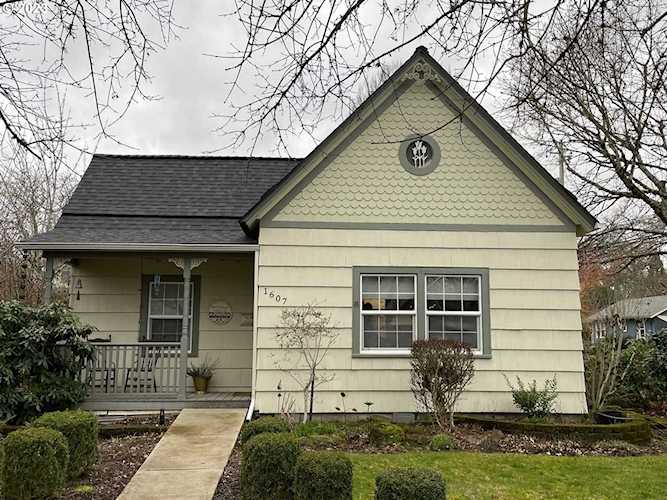 1607 SE Cottage ST Salem, OR 97302