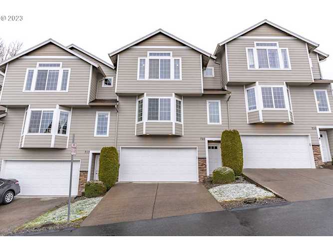 725 NW Meadow Ridge LN Camas, WA 98607