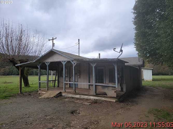 56548 Weaver RD Myrtle Point, OR 97458