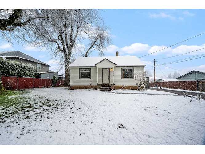 3815 SE Hillyard RD Gresham, OR 97080