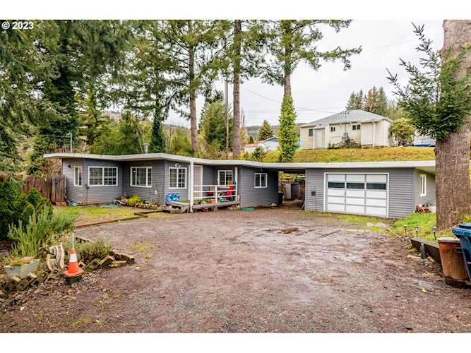 1515 N Ivy ST Coquille, OR 97423