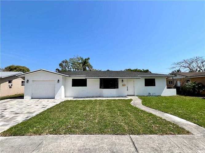 3121 Capri Rd Palm Beach Gardens, FL 33410