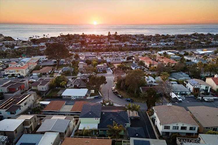 222-24 Barbara Ave. Solana Beach, CA 92075