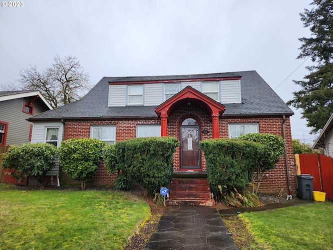 5607 N Moore AVE Portland, OR 97217