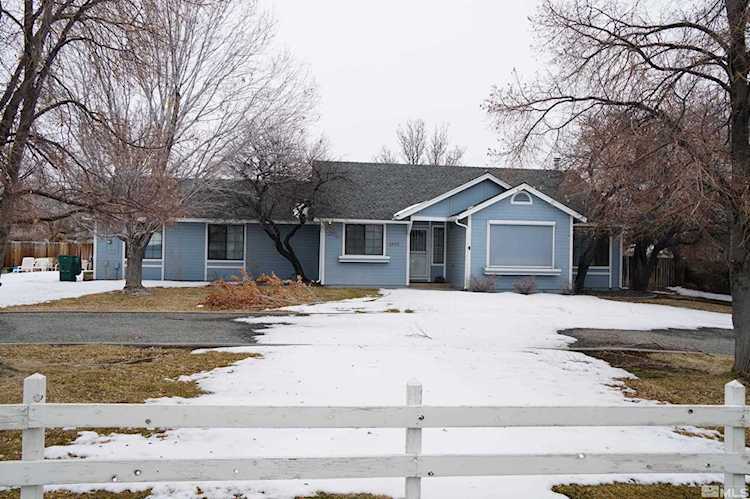 2813 Squires Street Minden, NV 89423