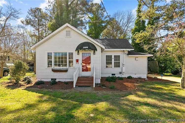 209 E E St Erwin, NC 28339