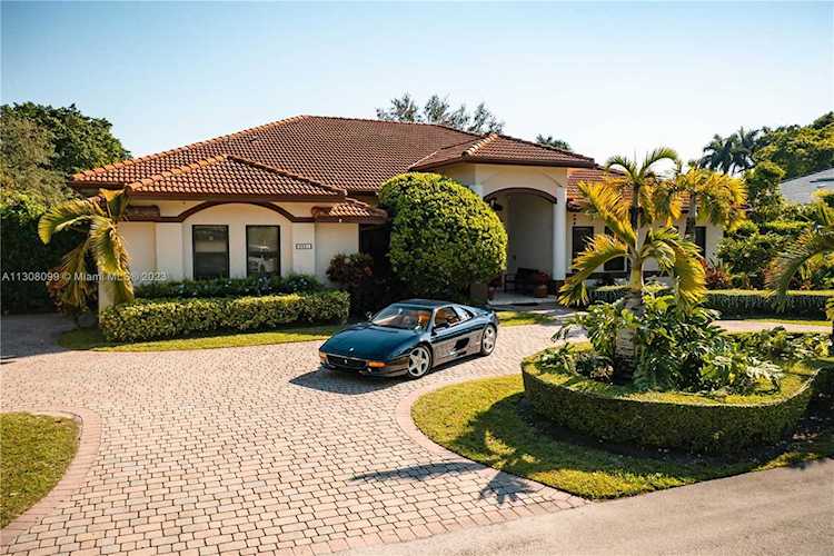 9801 SW 73rd Ave Pinecrest, FL 33156
