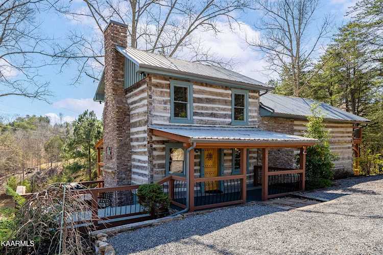 1601 Ponderosa Dr Dandridge, TN 37725