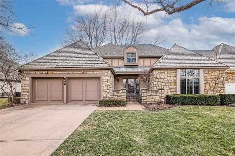 40 Le Mans Ct Prairie Village, KS 66208