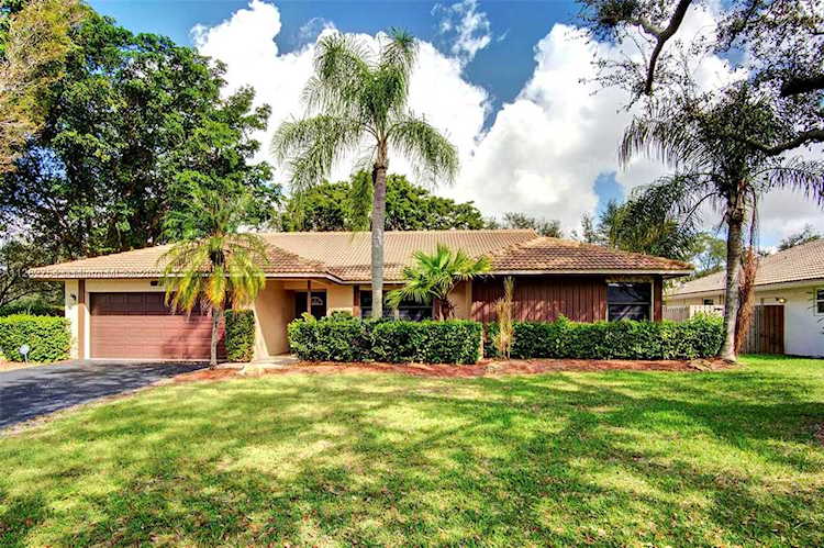 11281 NW 1st Ct Coral Springs, FL 33071