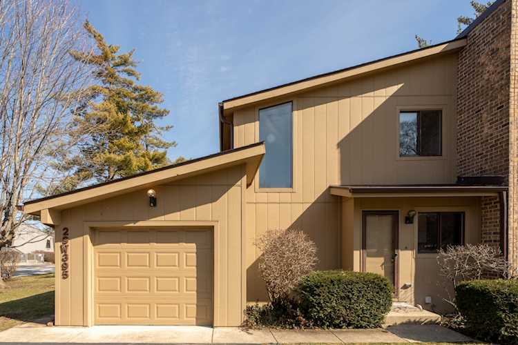 29W395 John Bardeen Dr Warrenville, IL 60555
