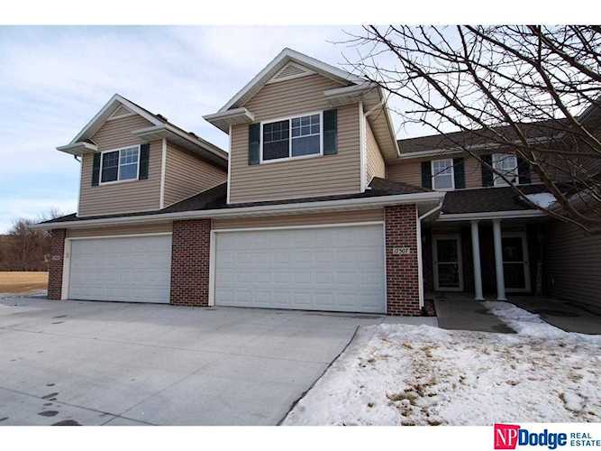 17507 Seward Plaza Omaha, NE 68118 | MLS 22302363 Photo 1