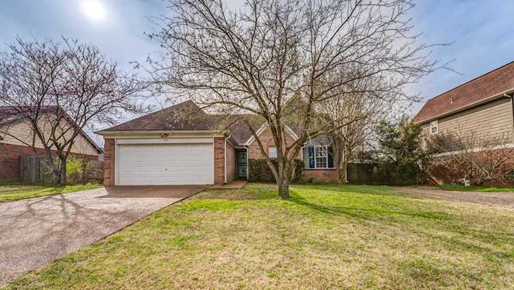 160 Village Dr Oakland, TN 38060
