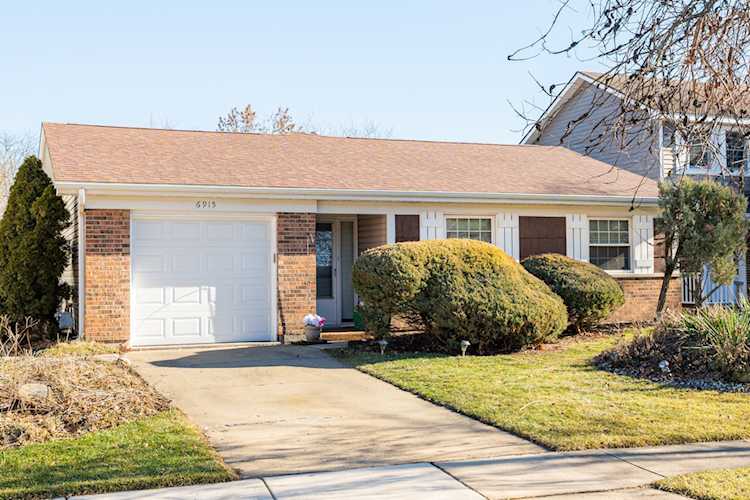 6915 Red Bud Ln Woodridge, IL 60517