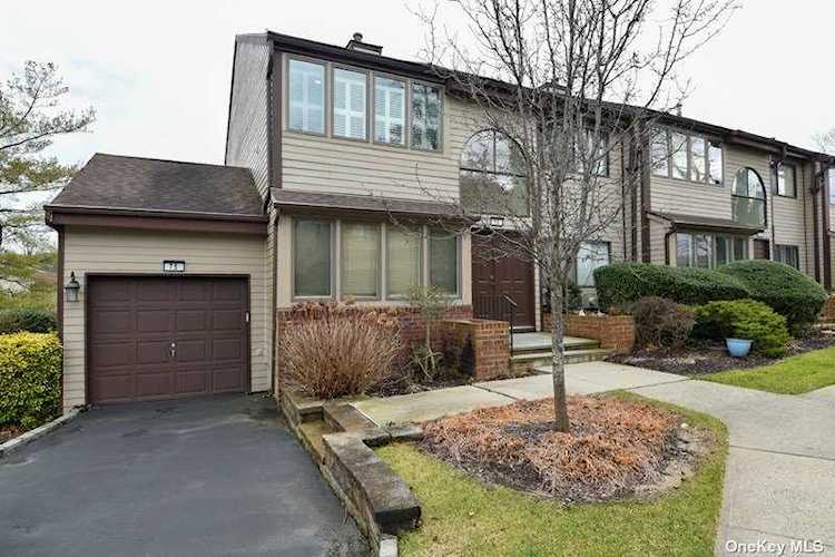 73 The Circle #73 Glen Head, NY 11545
