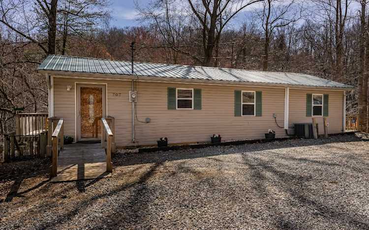 707 Mountain View Dr Hiawassee, GA 30546