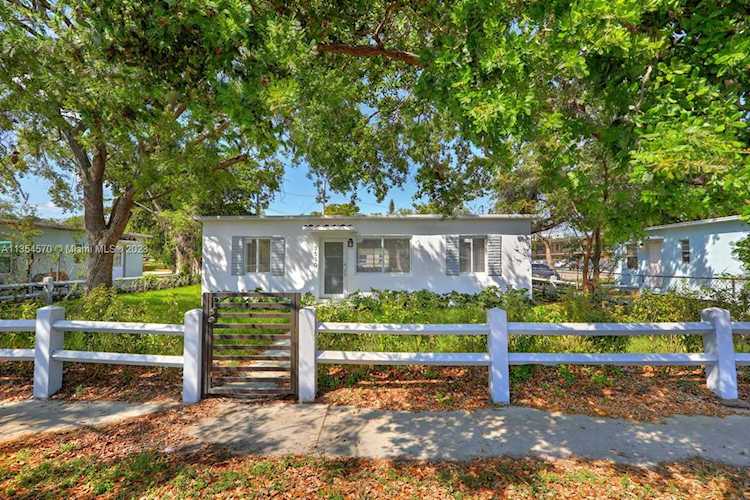 3530 S Douglas Rd Coconut Grove, FL 33133