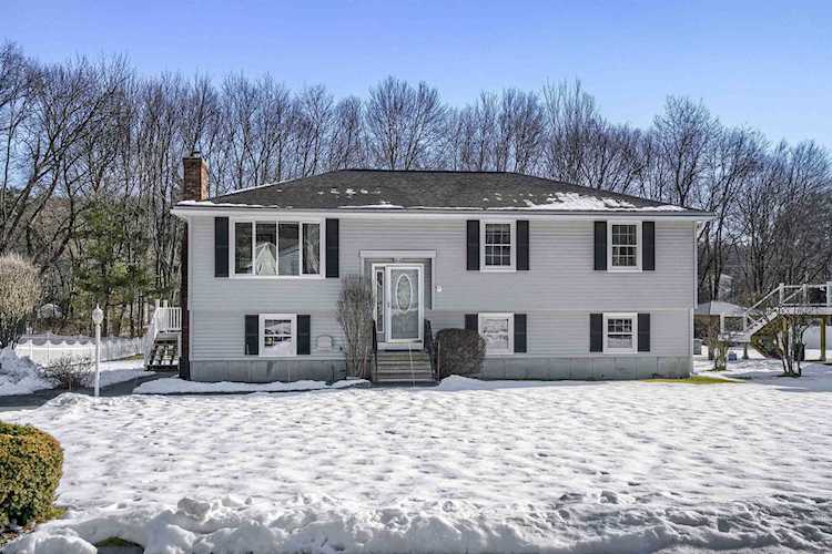 8 Echo Ave Nashua, NH 03062 | MLS 4942186 Photo 1