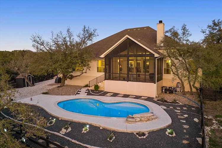 302 High Plains DR Dripping Springs, TX 78620