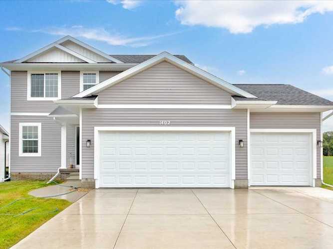 1402 NE Beringer Ct Cedar Rapids, IA 52402
