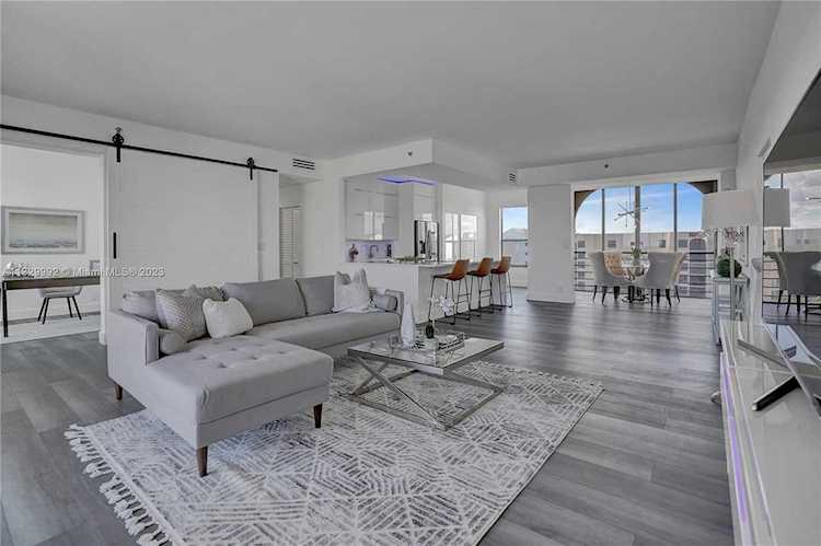 7564 Regency Lake Dr #PH-802 Boca Raton, FL 33433