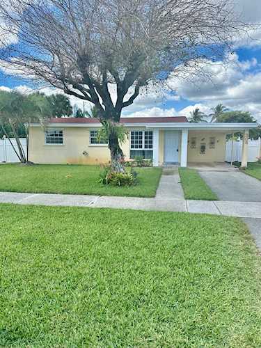 305 Poe Drive Palm Springs, FL 33461