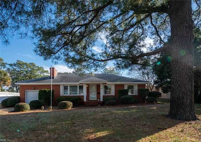 2929 Lynnhaven Dr Virginia Beach, VA 23451