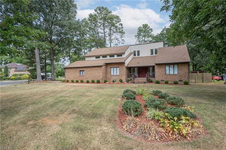 1 Seagull Ct Hampton, VA 23669