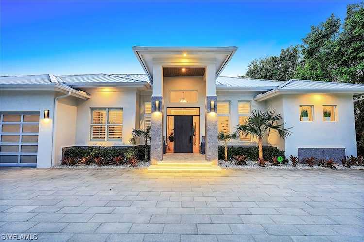 720 Orchid Dr Naples, FL 34102