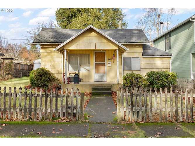 1722 5th AVE West Linn, OR 97068