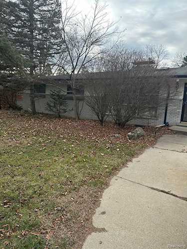 19021 Merriman Rd Livonia, MI 48152