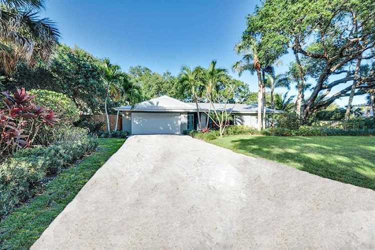 24 Fieldway Drive Sewalls Point, FL 34996